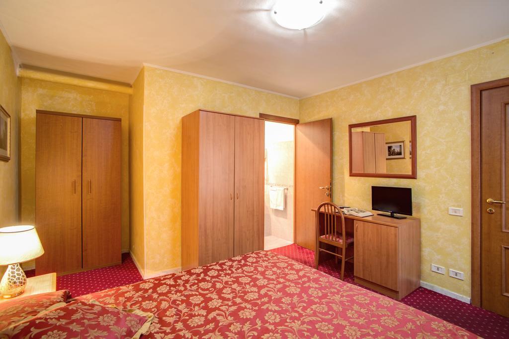 Monti Guest House - Affittacamere روما الغرفة الصورة