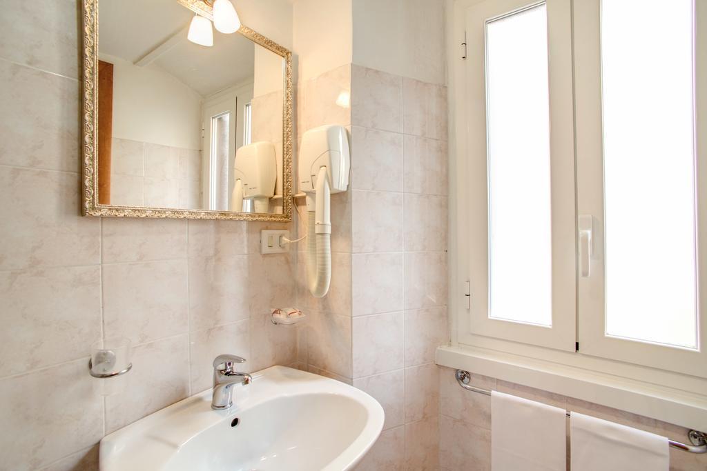 Monti Guest House - Affittacamere روما الغرفة الصورة